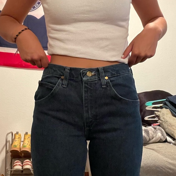 Wrangler jeans like new just never wear anymore - Picture 2 of 2